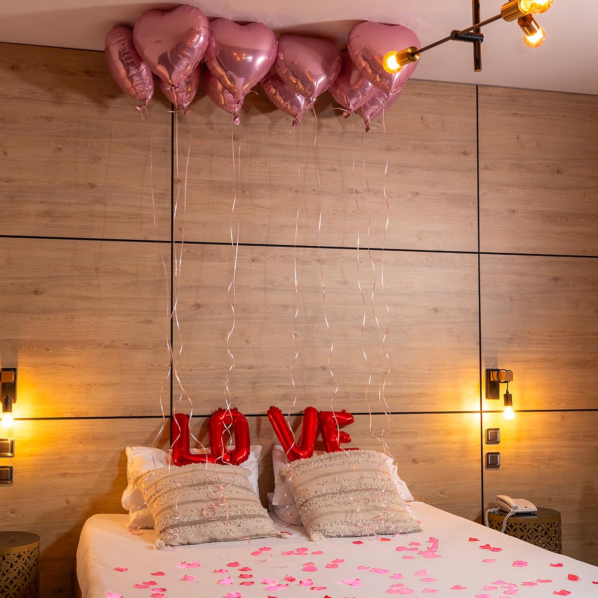 SPARKLERS CLUB Pack My VALENTINE PINK HEART - Globos de corazón rosa (x10) + botella de helio + 100 pétalos de rosa roja + Globo Love + Cinta de amantes, ideal para San Valentín