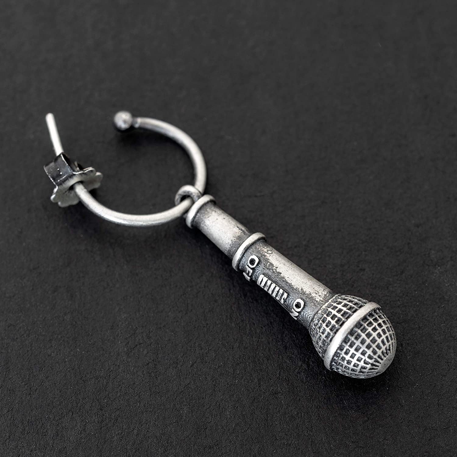 Pendiente de Micrófono para Hombre, Plata de Ley 925 Oxidada, Joyería Cantante Rapero Músico, Sin Níquel Hipoalergénico, Individual - Hecho a mano por Emmanuela