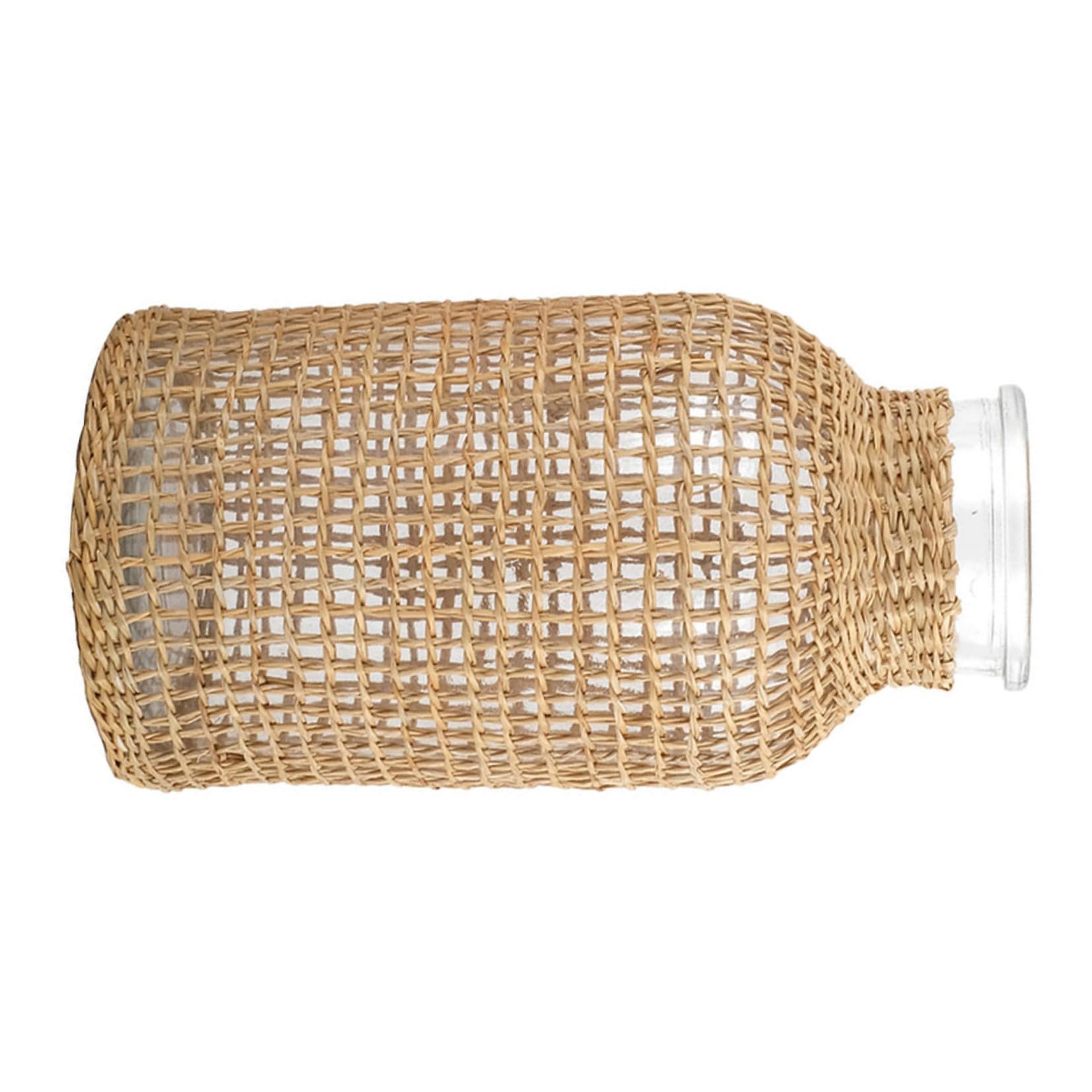Vase décoratif en verre et rotin pour une décoration intérieure élégante