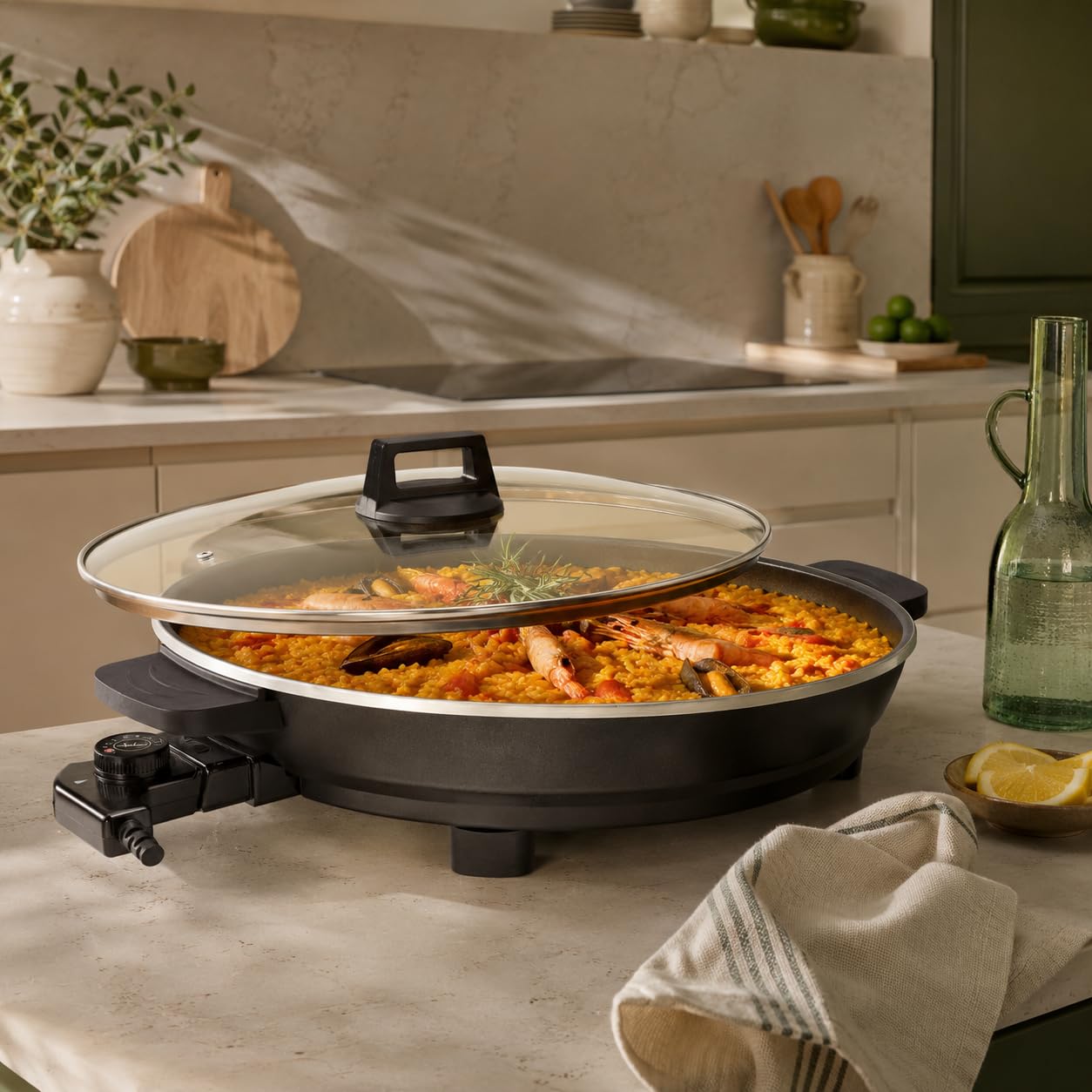 JATA JEPE1601 - Paellera Eléctrica 43 cm con Tapa de Cristal, Sartén Eléctrica Antiadherente 2000W, Termostato Regulable, Tapa de Cristal con Válvula de Vapor, Ideal para Paellas, Arroces, Fideuá, ...