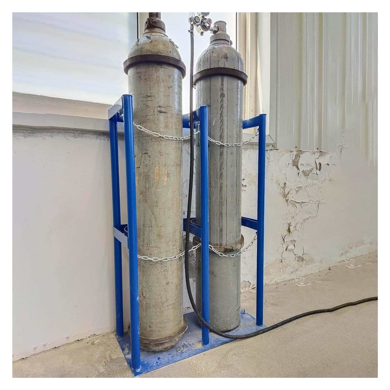 Genérico Soporte para bombonas de Gas de Alta Resistencia con Cadena de Seguridad, Estante de Acero Reforzado para Almacenamiento de bombonas de Gas propano y CO2 (Ø18 cm/45 x 20 x 60 cm)