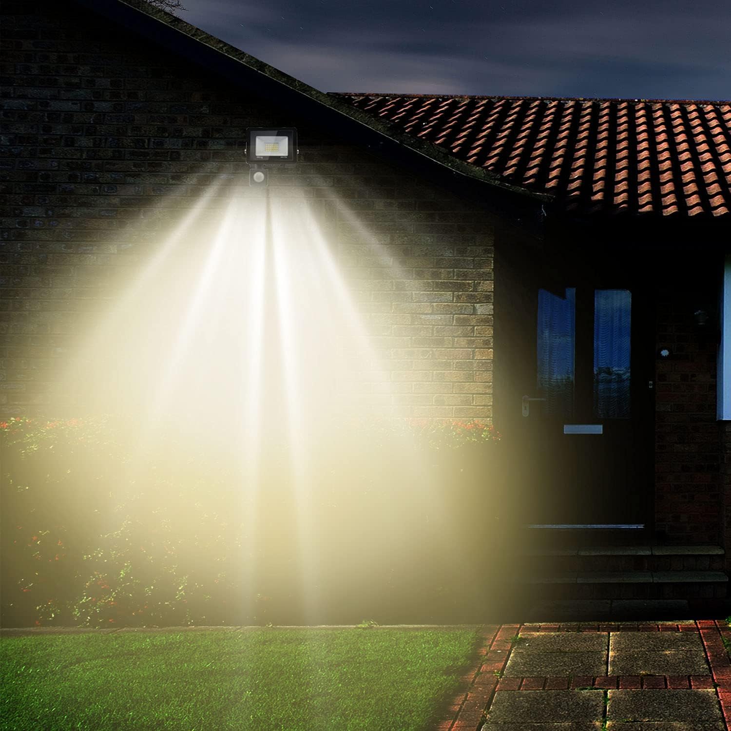 LED Strahler mit Bewegungsmelder Außen 100W 3000K Warmweiß 2 Stück | IP66 Wasserdicht, 120° Strahl, 10000LM Superhell 144 LEDs, Ideale Außenstrahler für Garten Garage Hof Hinterhof