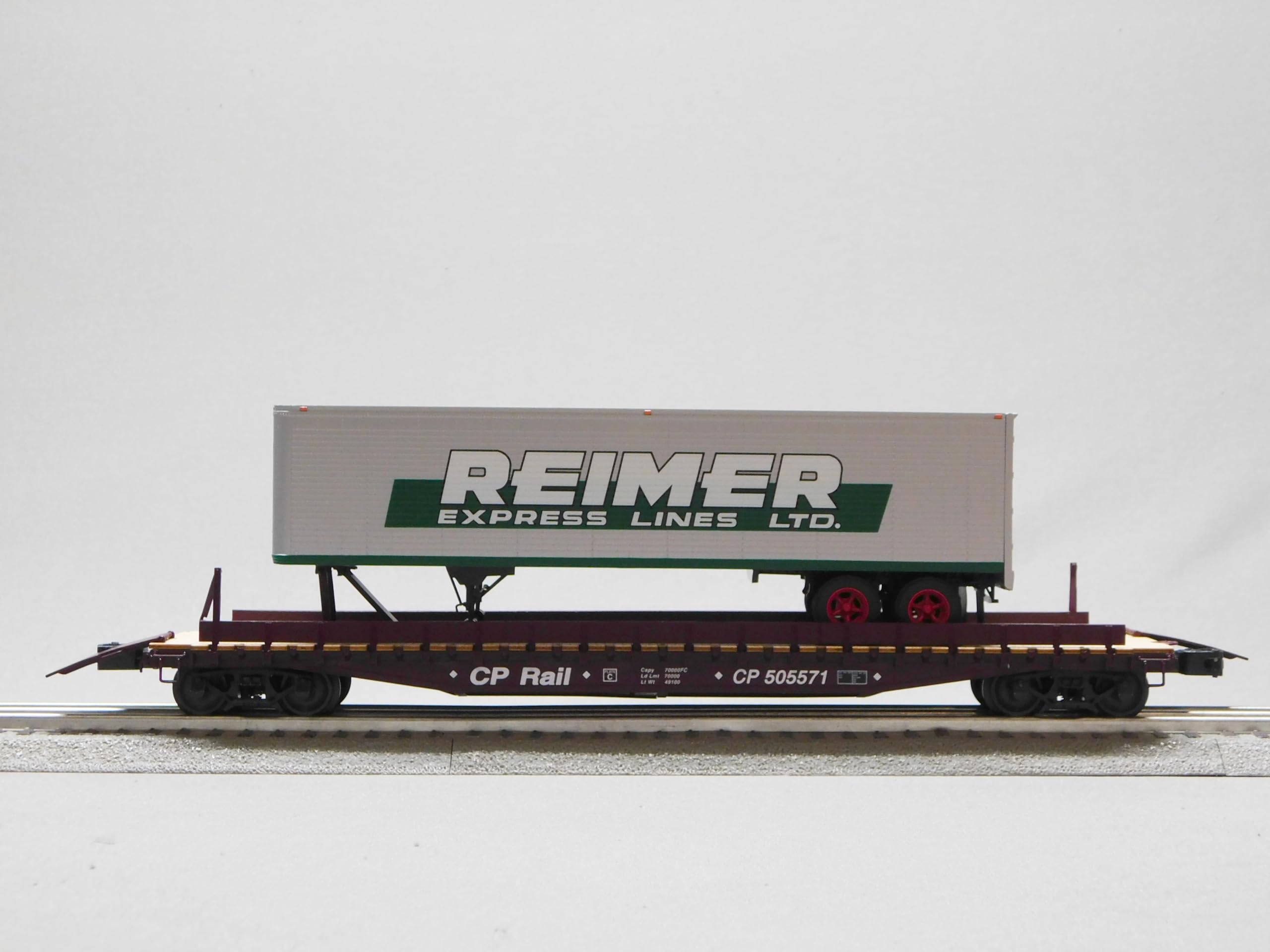 Lionel Canadian Pacific 50' FLATCAR W/REIMER Trailer O Gauge 2326380