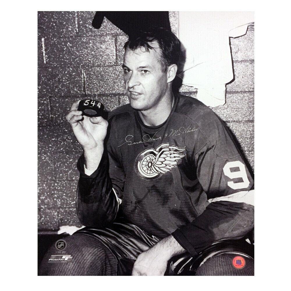 GORIDE HOWE Signed Detroit Wings 16 X 20 Photo Mr.Hockey Inscription - 79084 - Autographed NHL Photos