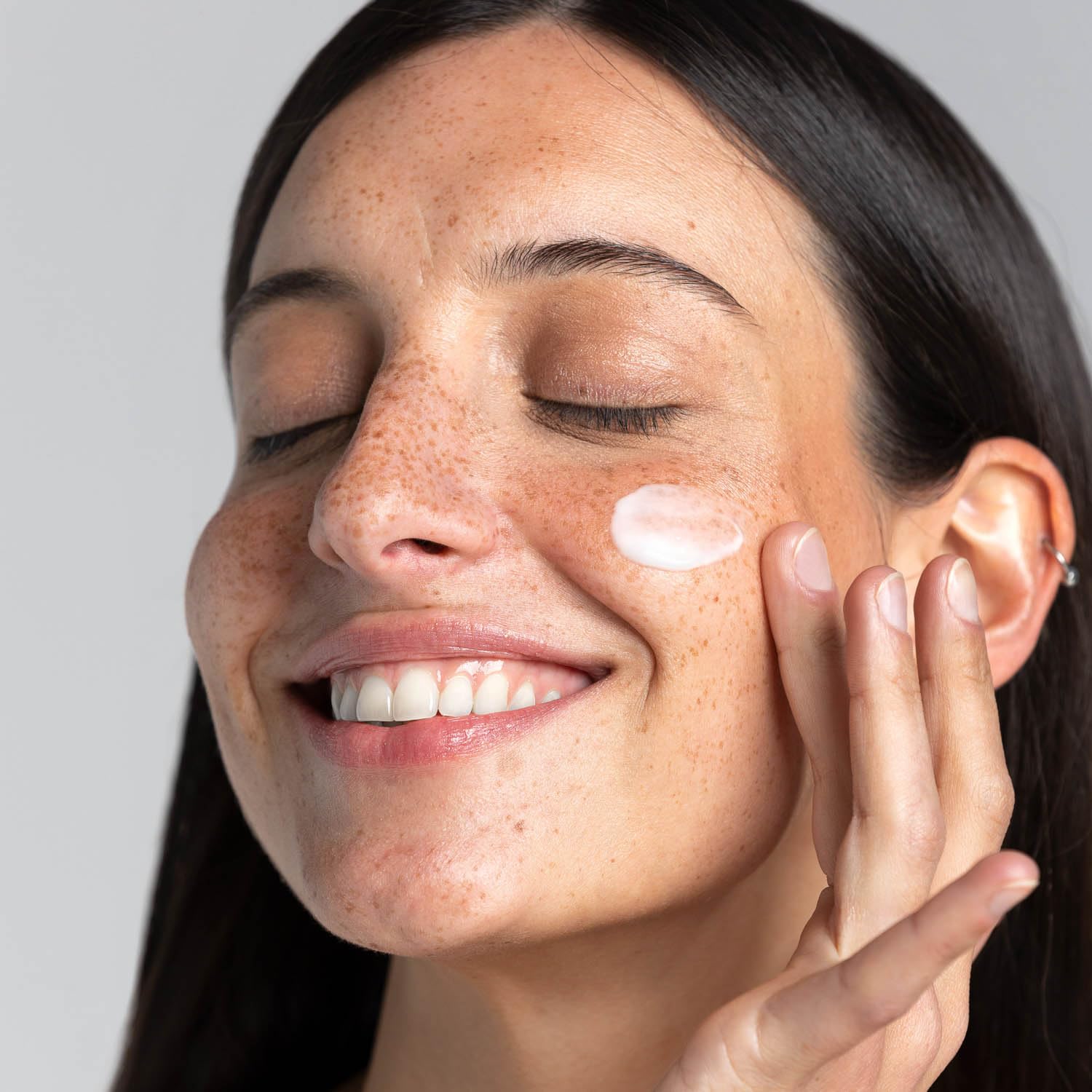 Rilastil D-Clar Crema Viso Fluida Depigmentante, Trattamento Anti-Macchie, Pelle Luminosa e Omogenea, Azione Levigante, per Tutti i Tipi di Pelle, Formato da 40 ml