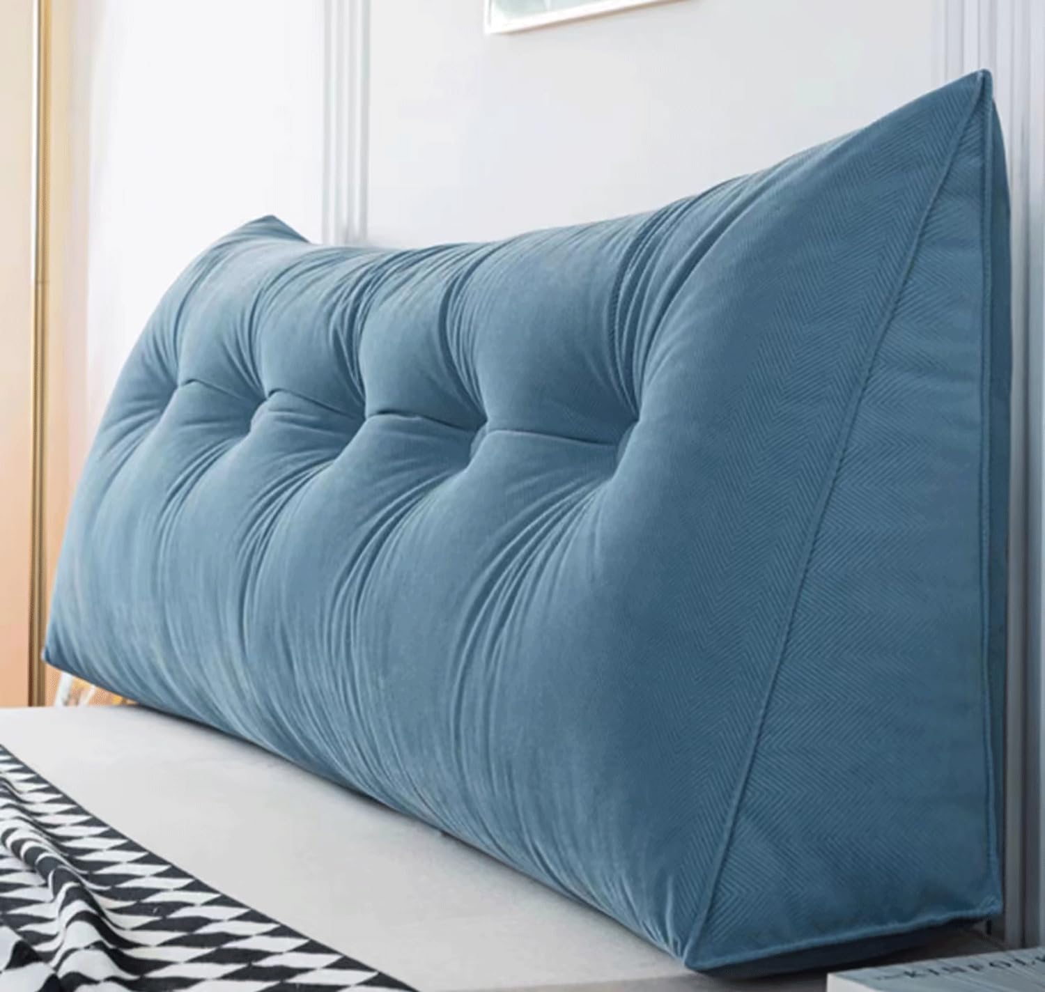 Grand oreiller triangulaire de soutien bleu en tissu premium uni de lit