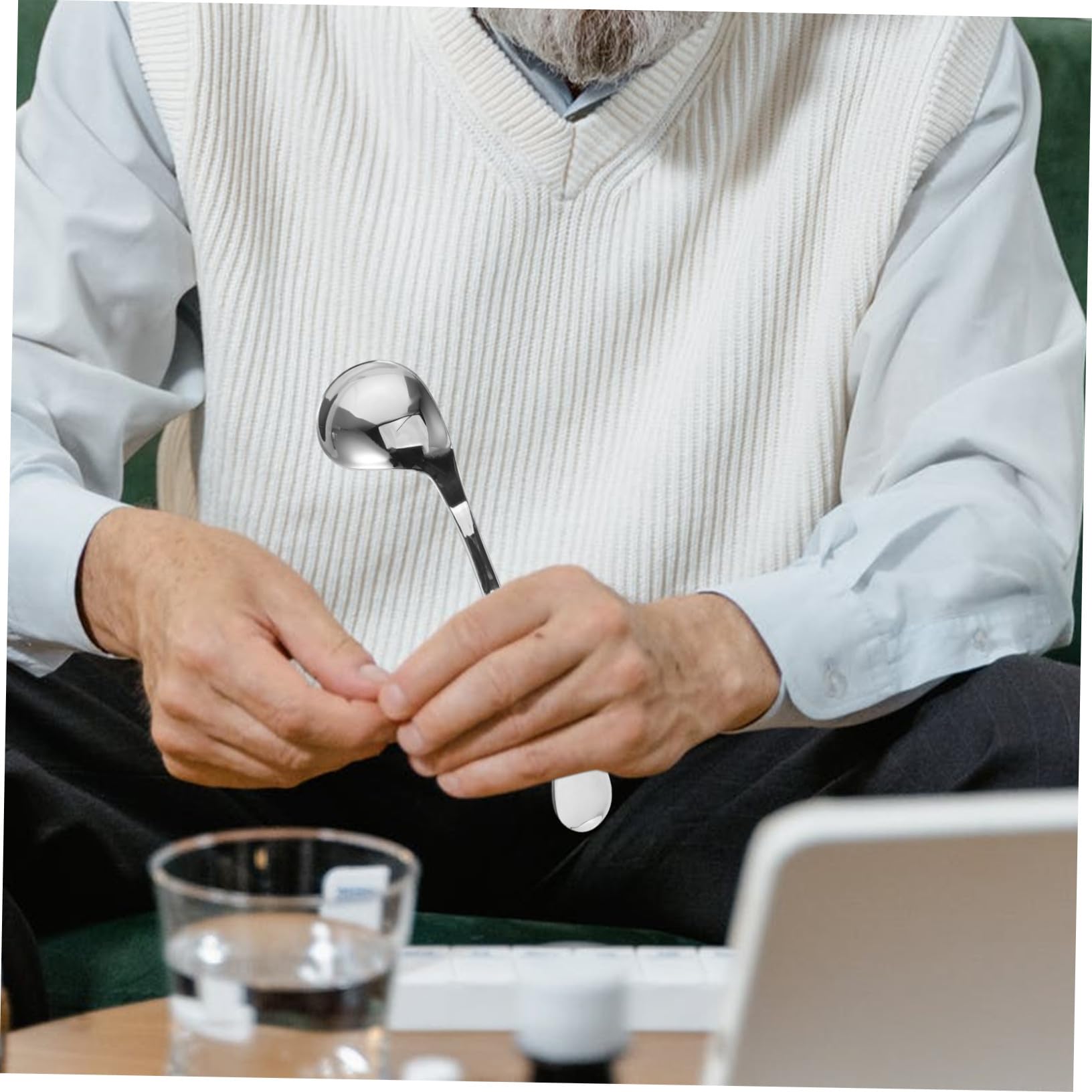 UKCOCO Cuchara Adaptativa para Ancianos con Mango y Cabezal Profundo para Personas con Temblores Utensilio Ergonómico para Alimentación Autónoma de Discapacitados Derecha