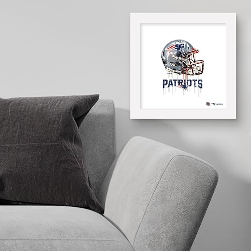 Miniatura 3 de Trends International Gallery Pops NFL New England Patriots - Póster de pared con casco de goteo, 12.00 x 12.00 pulgadas, versión de marco blanco