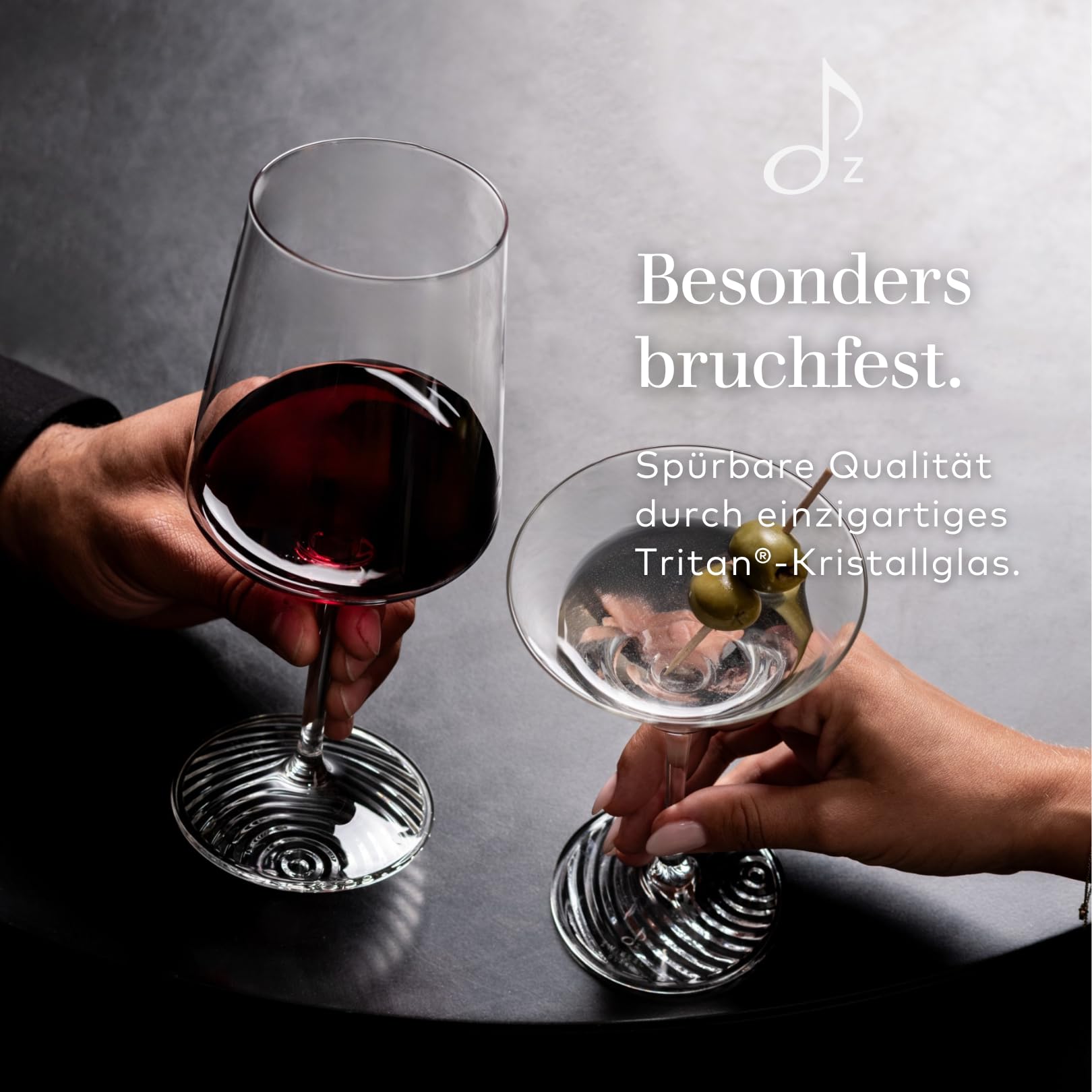 Zwiesel Glas Martiniglas Echo (4-er Set), moderne Martini Gläser mit besonderem Bodenmuster, spülmaschinenfeste Tritan-Kristallgläser, Made in Germany (Art-Nr. 123383)