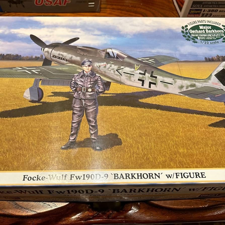 Amazon | フォッケウルフ Fw190D-9 バルクホルンフィギュア付き Amazon | フォッケウルフ Fw190D-9 バルクホルンフィギュア付き