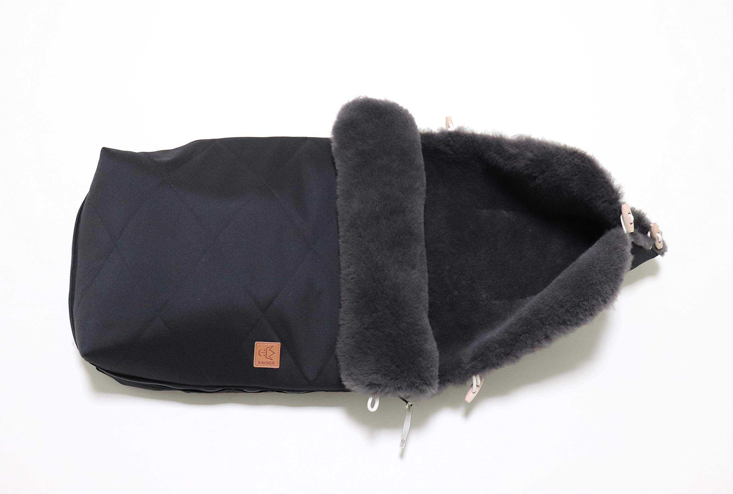 Kaiser 6540725 Natura Graphit Lammfell Fußsack, schwarz