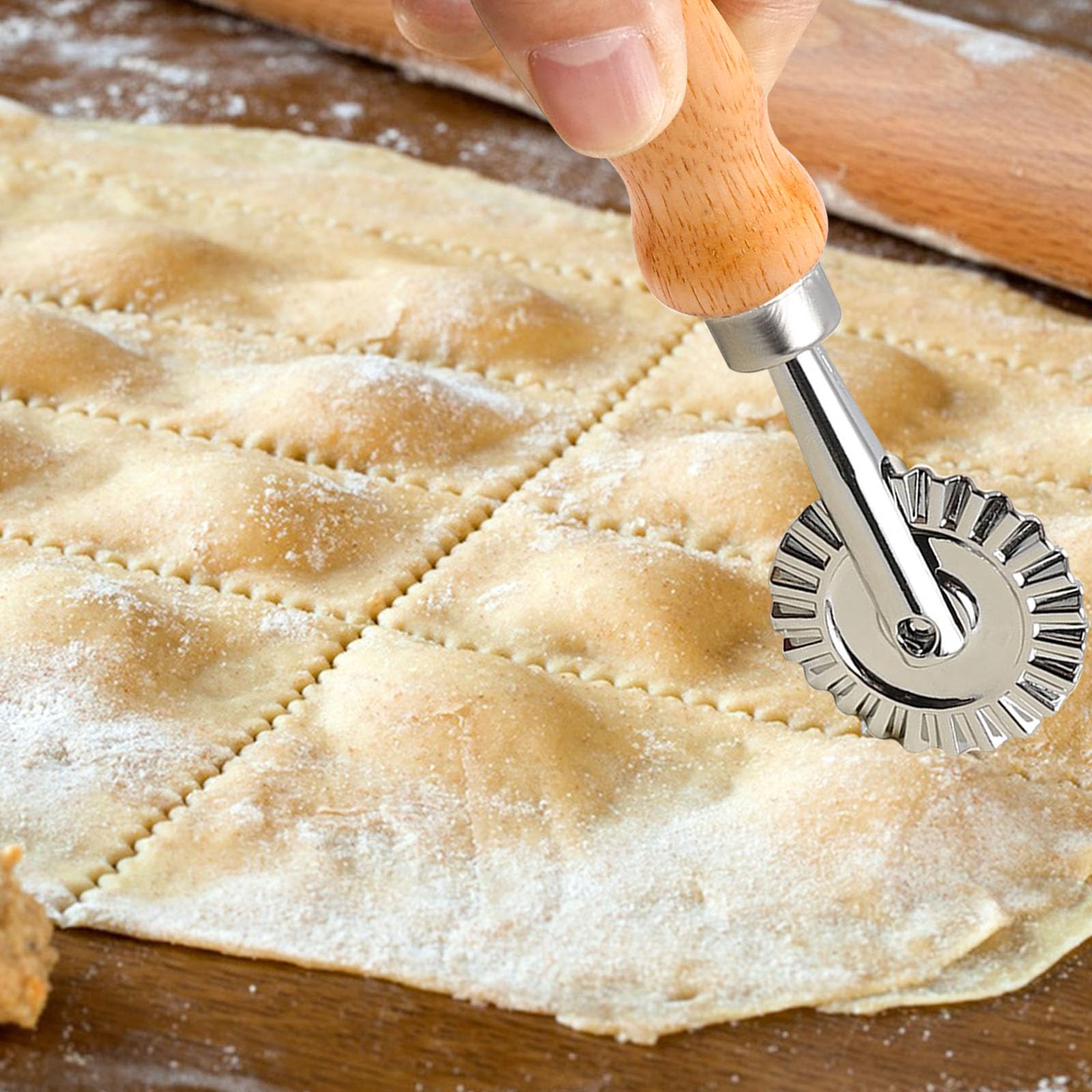 Zestaw 5 sztuk: foremki do ravioli, foremki kwadratowe, okrągłe i w kształcie serca, noże do pizzy, stemple do ravioli do pierogów, ciastek i makaronu