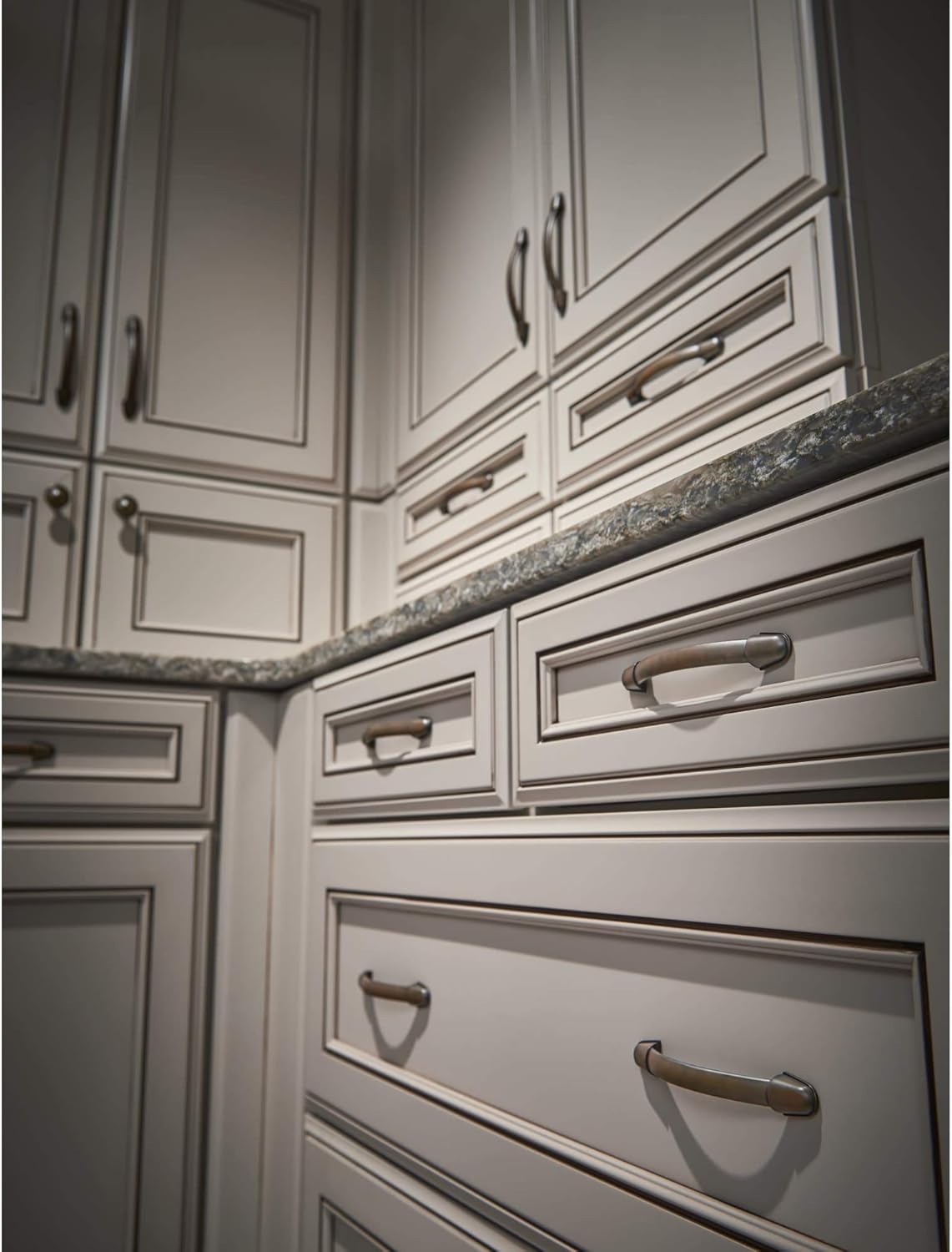 Top Knobs M1204 Dakota Pull