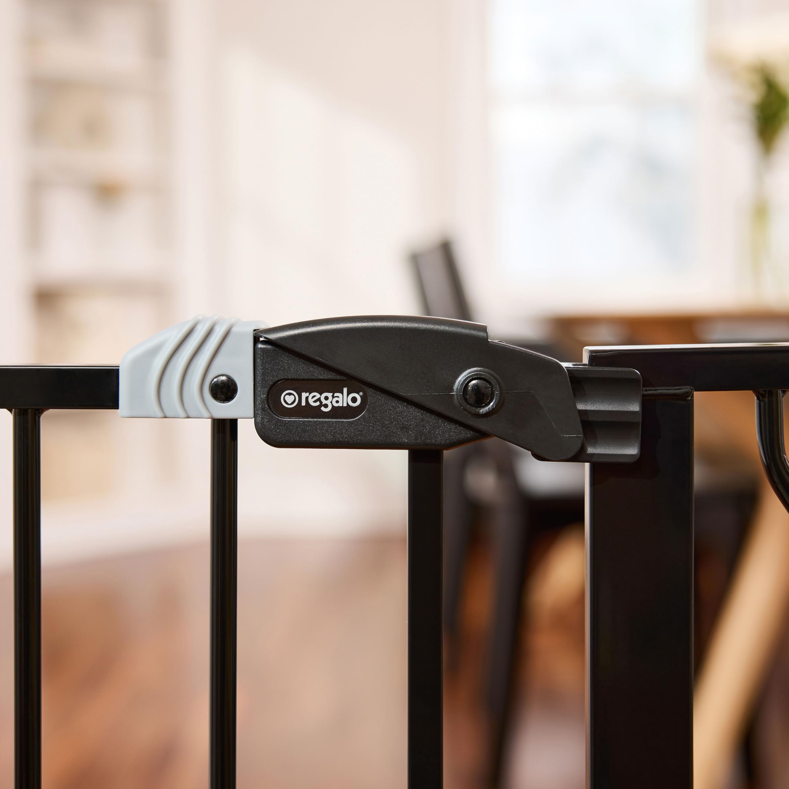 Regalo Easy Step 100 cm bardzo szeroka brama dla niemowląt, zawiera 10 cm i 30 cm, zestaw 4 sztuk mocowań ciśnieniowych i 4 sztuki zestawu do montażu ściennego, czarny