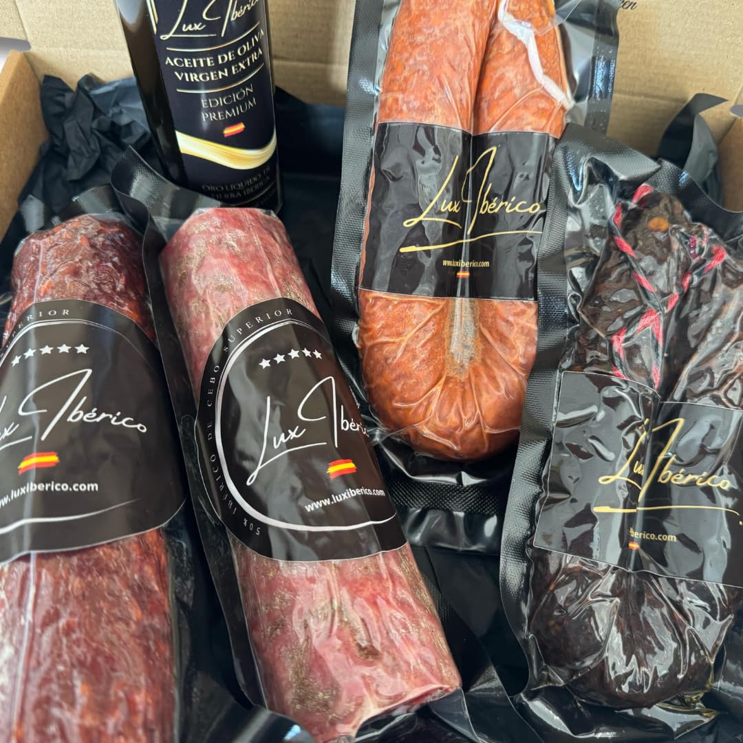 Caja Regalo Gourmet "Regina" - Embutido Ibérico, Morcilla y Aceite | Chorizo y salchichón ibérico de 500g, morcilla patatera, achorizada picante y aceite de oliva virgen extra.