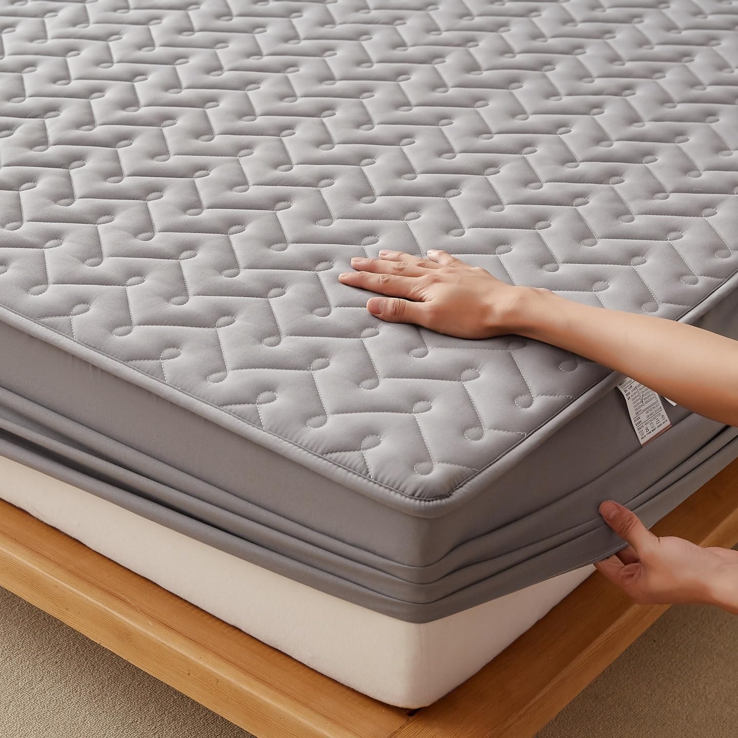 Mattress Protector, Soft Bed Grey Mattress Cover, Breathable Mattress Pad Cover with Deep Pocket 6"- 11", Noiseless Washable (Queen 60"x80",Dark Gray)