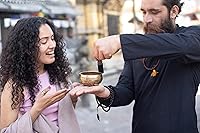 Vista 3 de Juego de cuencos tibetanos cantadores – Grado maestro de bronce con tono puro y arte Thangka – Hecho a mano en Nepal por Himalayan Bazaar