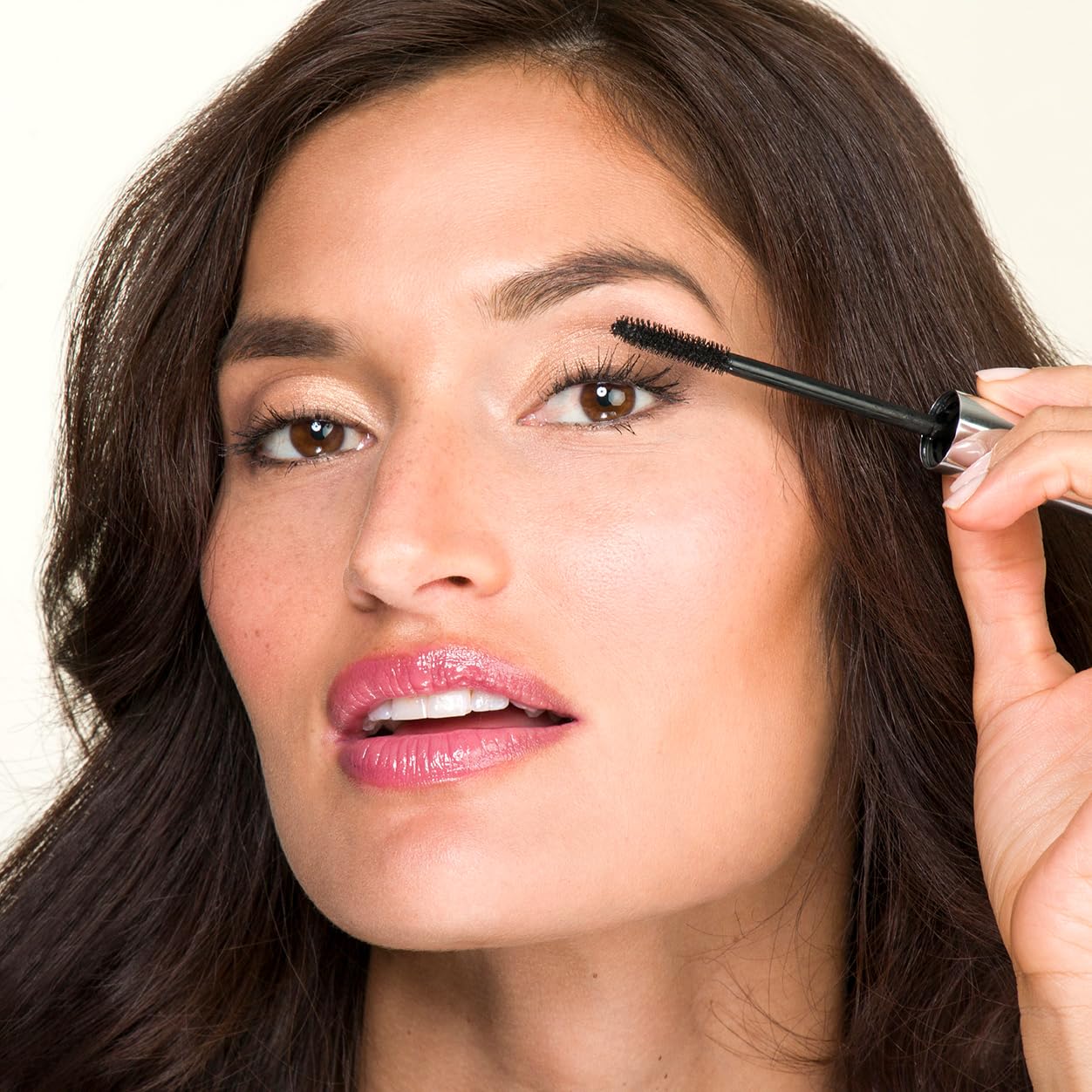 Lune+Aster Mascara allungante formidabile: maschera a lunga durata intensamente nera, solleva, allunga e aggiunge dimensione istantaneamente