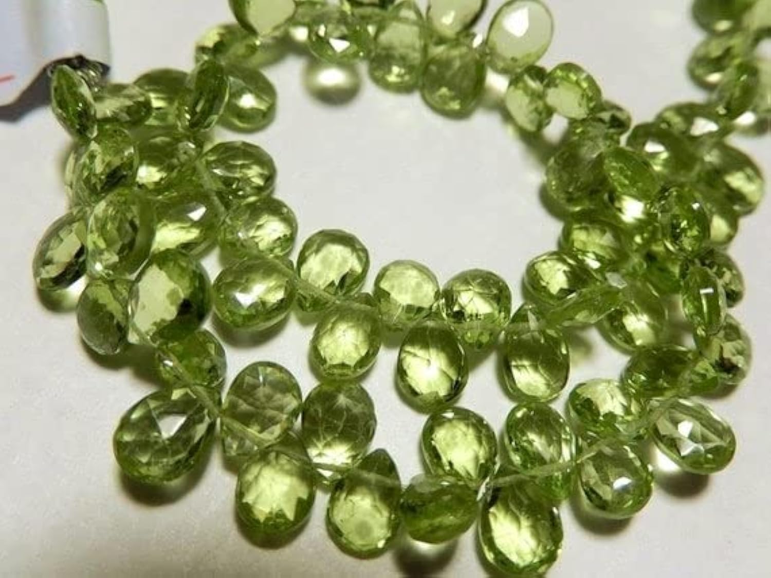 Péridot vert en poire facettée pour réparer ou sublimer un bijou ancien