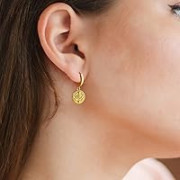 Vista 2 de Aretes de moneda de oro para mujer, chapados en oro de 14 quilates, aretes de aro delicados con moneda de dije mal de ojo