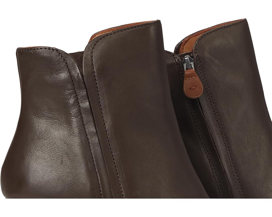 Gentle Souls by Kenneth Cole Danbury - Right View