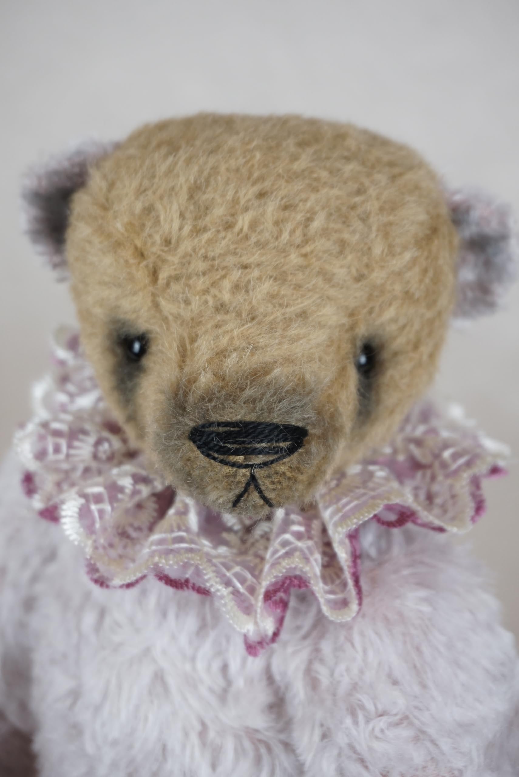 Generisch Handgefertigter Teddybär Grischka von den Urbi-Bären