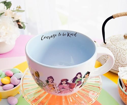 Miniatura 5 de Silver Buffalo Disney Princess Courage to be Kind - Taza de cerámica con Tiana, Belle, Ariel, Mulan, Jasmine, Aurora, Mérida, Cenicienta y Moana, 24