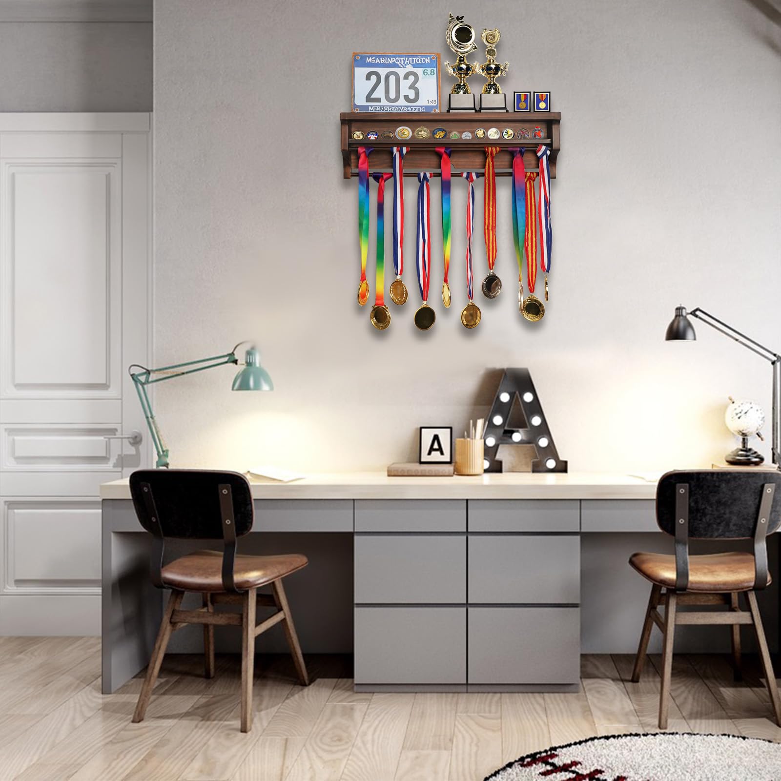 Medaillenaufhänger aus Massivholz, Medaillenhalter, Wandmontage, Trophäenregal für Gymnastik, Fußball, Basketball, Fußball und andere Sportarten mit Latzbrett für Marathonrennen, Walnuss