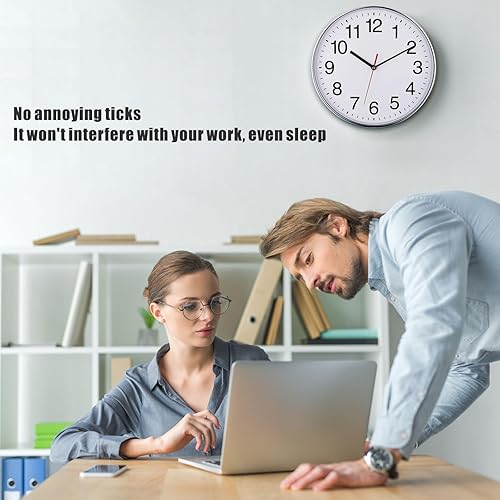 Miniatura 5 de Plumeet Reloj de pared silencioso  Reloj de pared negro de cuarzo sin tictac de 10 pulgadas  Reloj de pared de diseño simple para decoración de sala