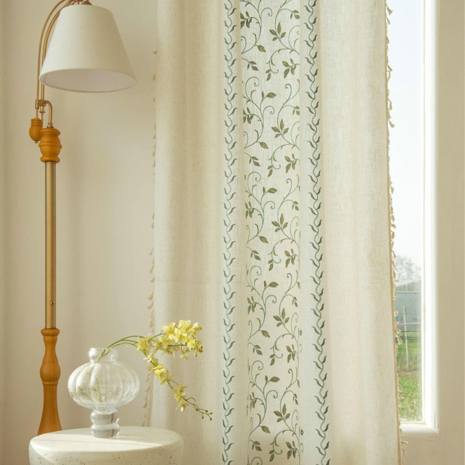 Rideaux de salon effet lin brodé pour sublimer votre chambre