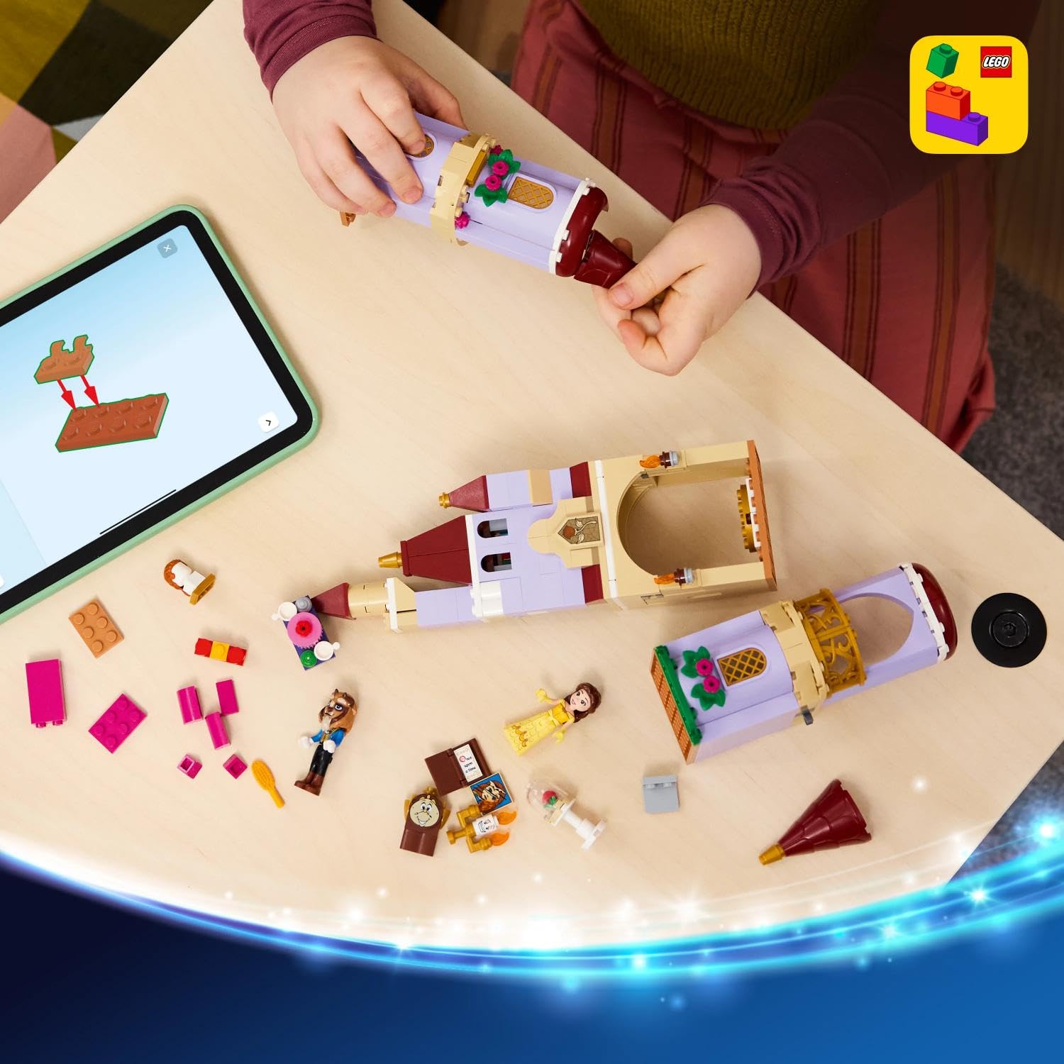 LEGO | Disney Princess Belle e il Castello Incantato della Bestia - Giocattolo con 2 Mini Bamboline e Figura di Lumière - Regalo per Bambine da 5 Anni in su e per Fan della Bella e la Bestia - 43289