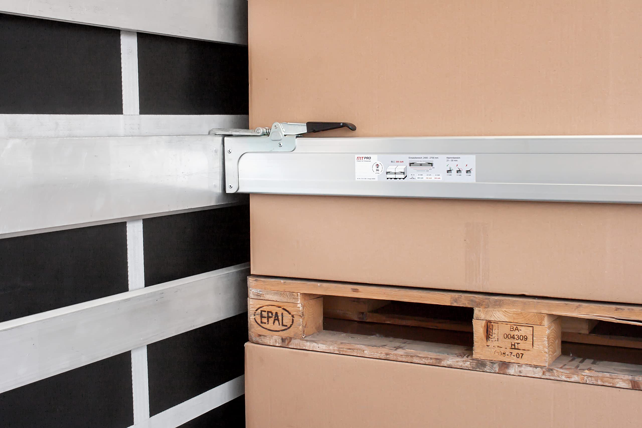 Zwischenwandverschluss zweiteilig 2400-2700 mm | Aluminium Spannbrett/Sperrlatte für LKW-Ladeflächen | Profil: 180x30 mm; Klemmbereich: 21-30 mm; Klemmkraft: 400 daN