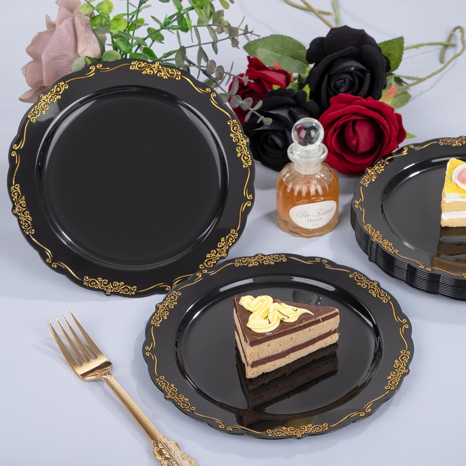 DaYammi 60PCS Black and Gold Plastic Plates, Heavy Duty Black and Gold Disposable Plates Premium 7.5 inch Dessert Cake Salad Appetizer Plate Hard Plastic Plate Disposable for Party Wedding
