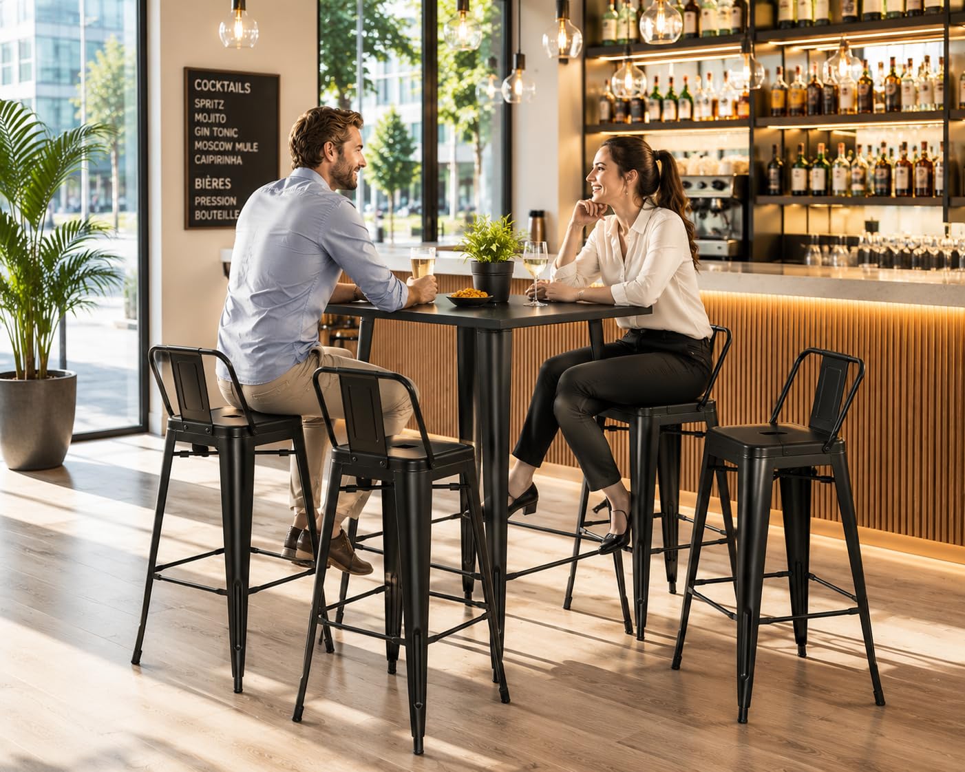 Kosmi - Lotto di 4 sgabelli da bar in metallo nero opaco con schienale piccolo, sedie da bar o sgabelli in metallo altezza 76 cm perfetti per tavolo da 100 cm e oltre