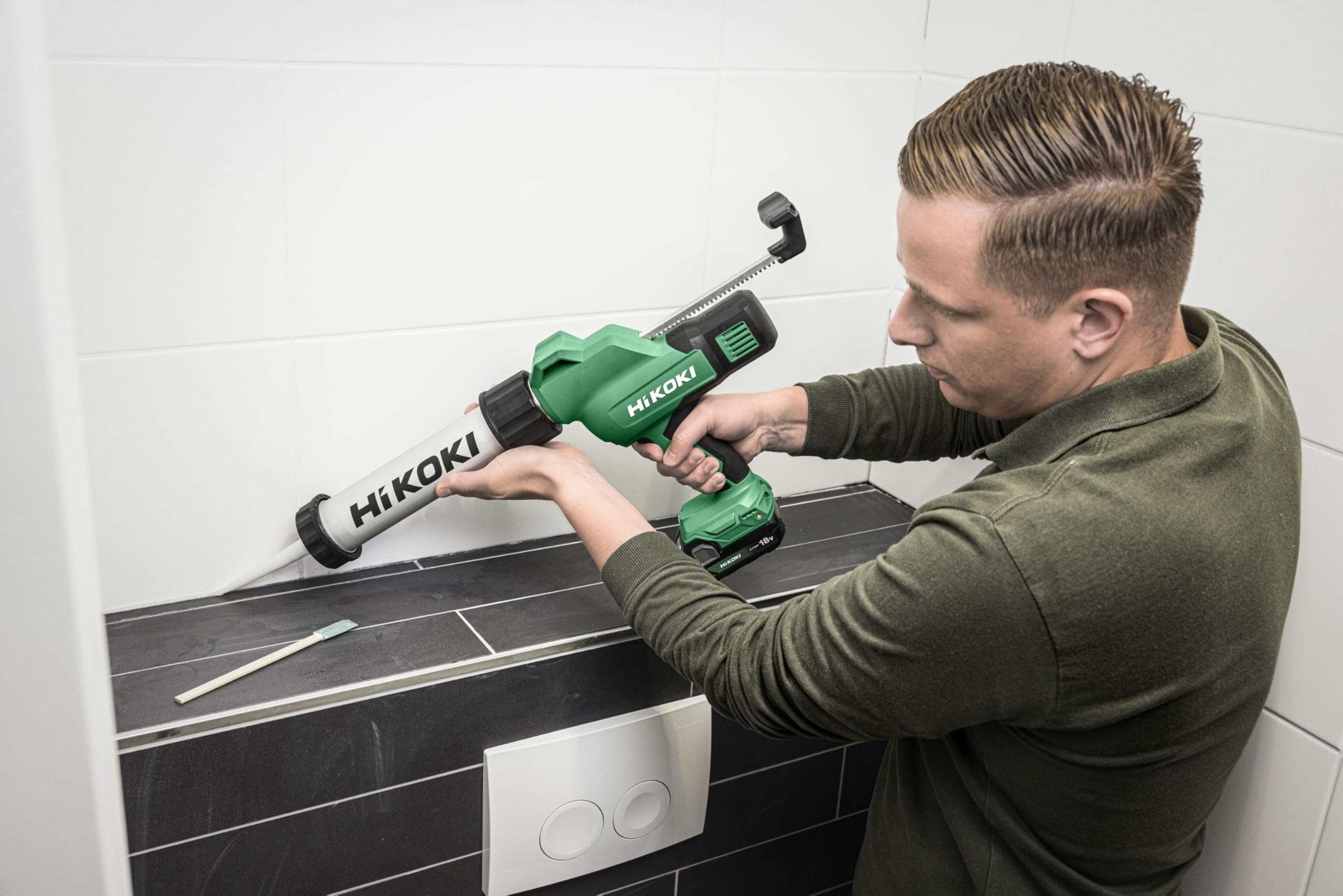HiKOKI Pistolet à Cartouche sans Fil, Presse-Mastic 18 V, 400 ml, 3000 N | Outil de scellement avec 6 vitesses et fonction anti-goutte, livré avec lunettes de protection, sans batterie ni chargeur
