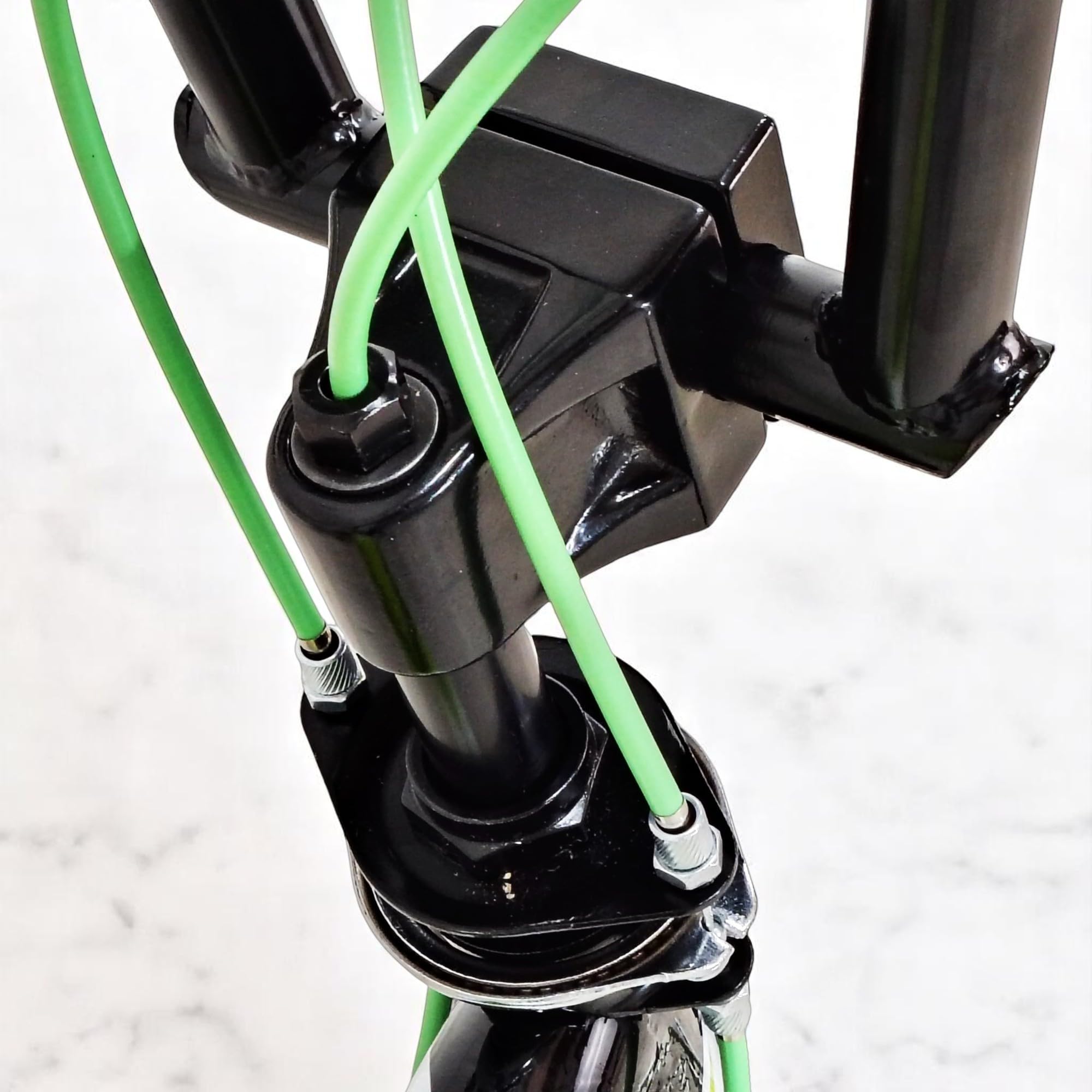 IBK Bici BMX da 20'' pollici, bicicletta Freestyle leggera, Sistema Sterzo Rotore a 360°, poggiapiedi, paracatena, ruota libera, monovelocità, verde, rossa, blu