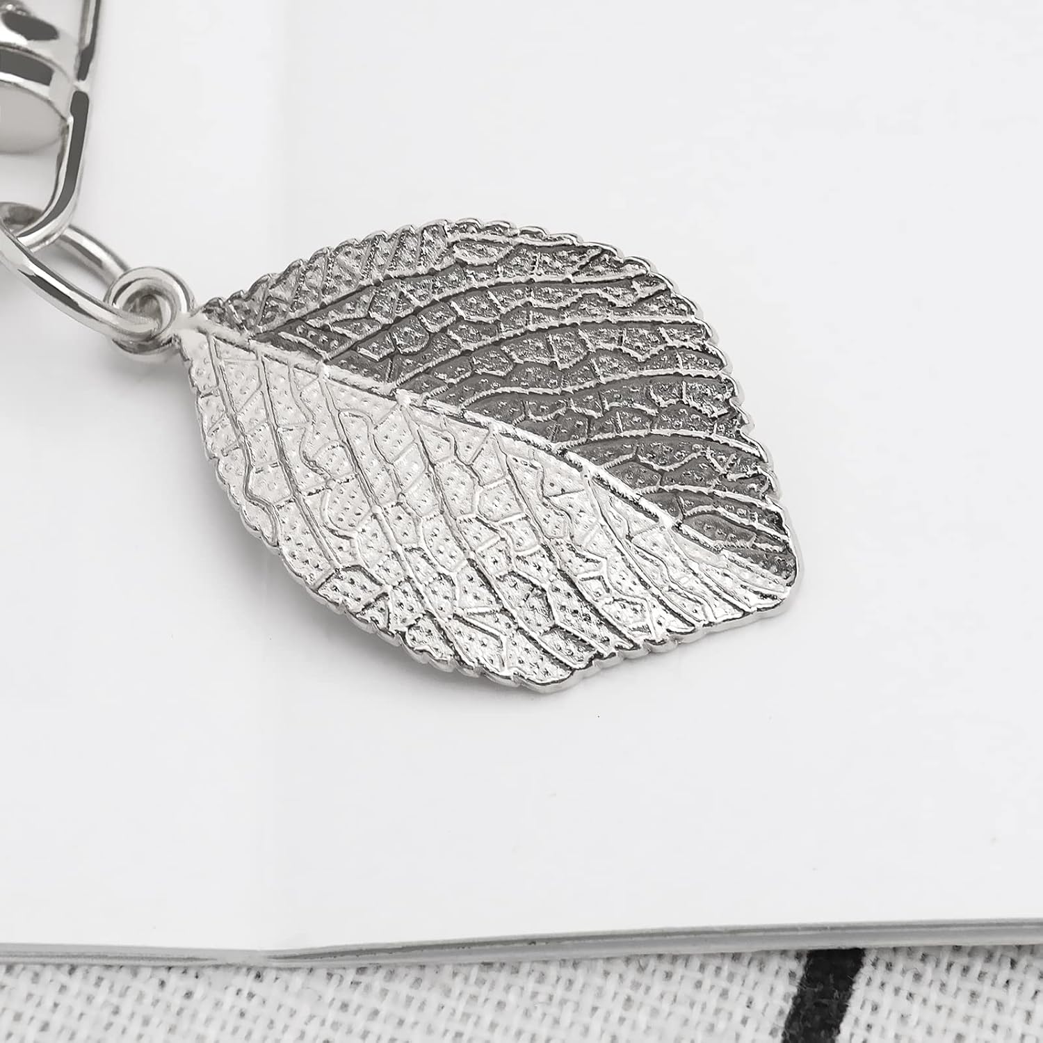 Create idea Flower Pendant Keychain Tassel Leaf Key Ring Rhinestone Charm Key Fob Handbag Ornament Key Decoration Gift for Women Girls Zinc Alloy Grey-silver - Image 6