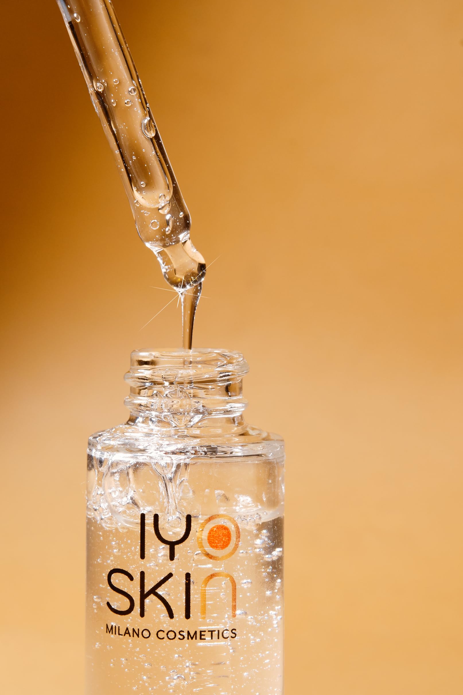 Siero antimacchia viso Haruko texture leggera e fluida con Acido laluronico, potenzialità antiossidanti, schiarenti e protettive