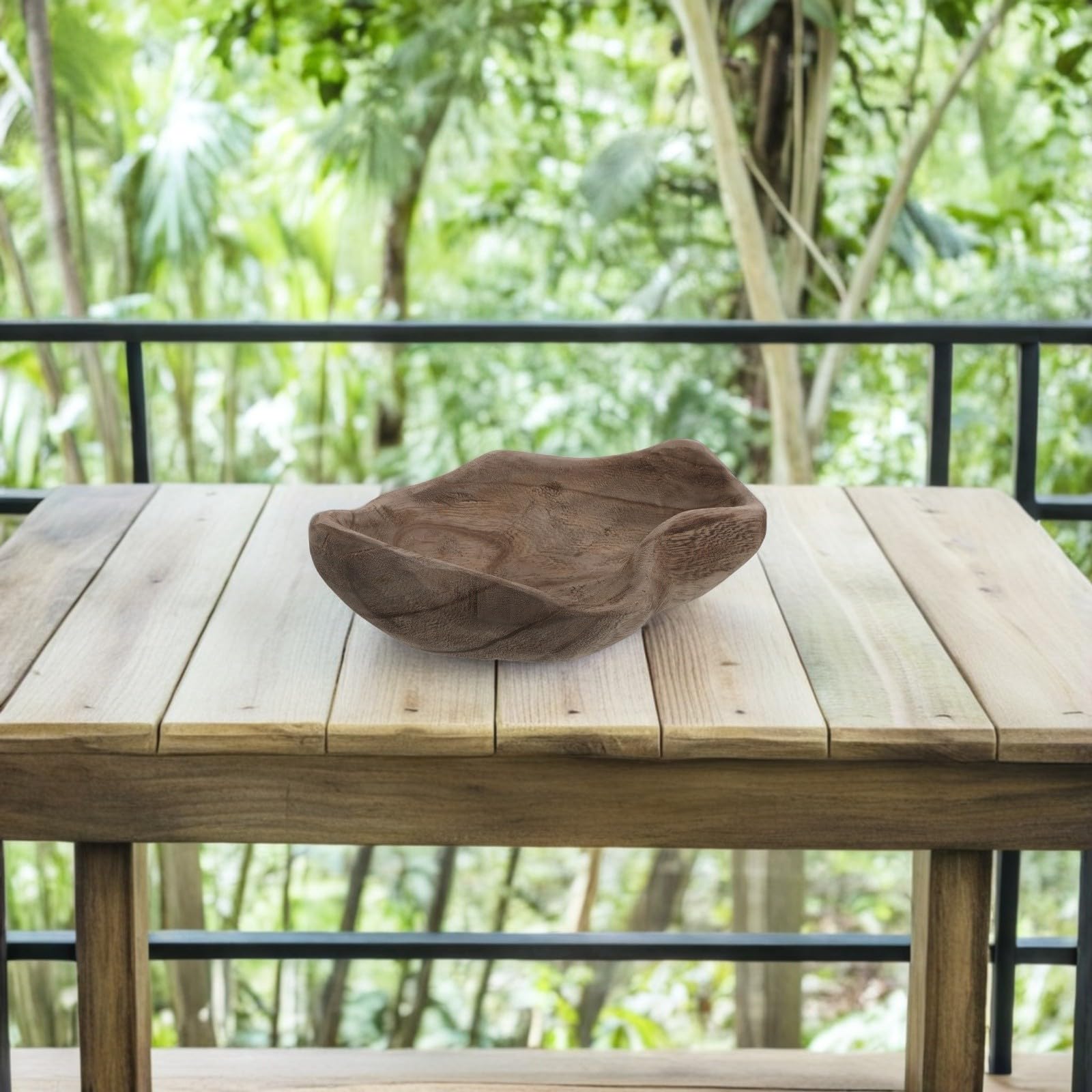 Natürliche Holz Schmetterling Tränke für Garten und Terrasse mit Unregelmäßiger Form Rustikalem Vintage Design und Hygienischem Badeplatz für Bestäuber