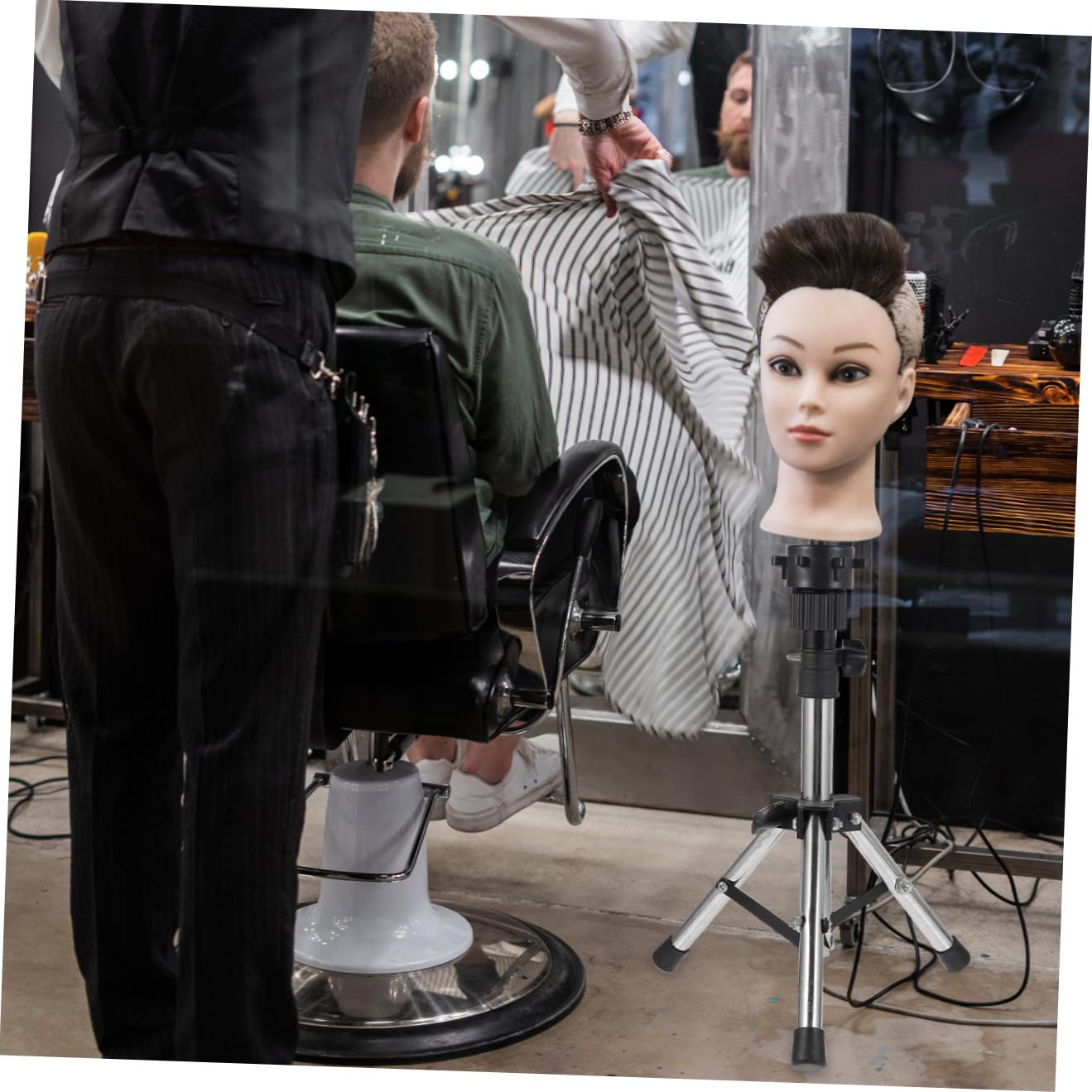 Verstellbarer Perückenkopfständer aus Faltbarer Dreibein Stativ für Friseurtrainingsköpfe Platzsparend Langlebig und für Professionelle Haarstyling Übungen