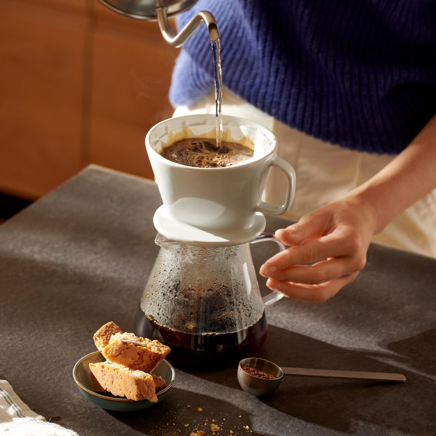 Tchibo Kaffeefilter Größe 4 Großpackung 1440 Stück - Premium Qualitätspapier Filtertüten 18x80, nachhaltig, aromatisch, kompostierbar & umweltschonend, weiß