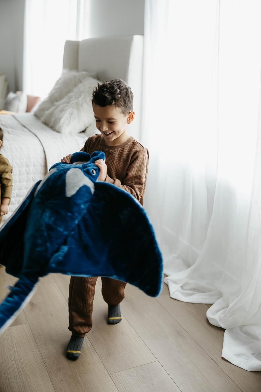 The Petting Zoo Manta Ray Stuffed Animal Plushie, Gifts for Kids, Wild Onez Ocean Animals, Jumbo Stingray Plush Toy 42 inches from Tip of Tail to Head