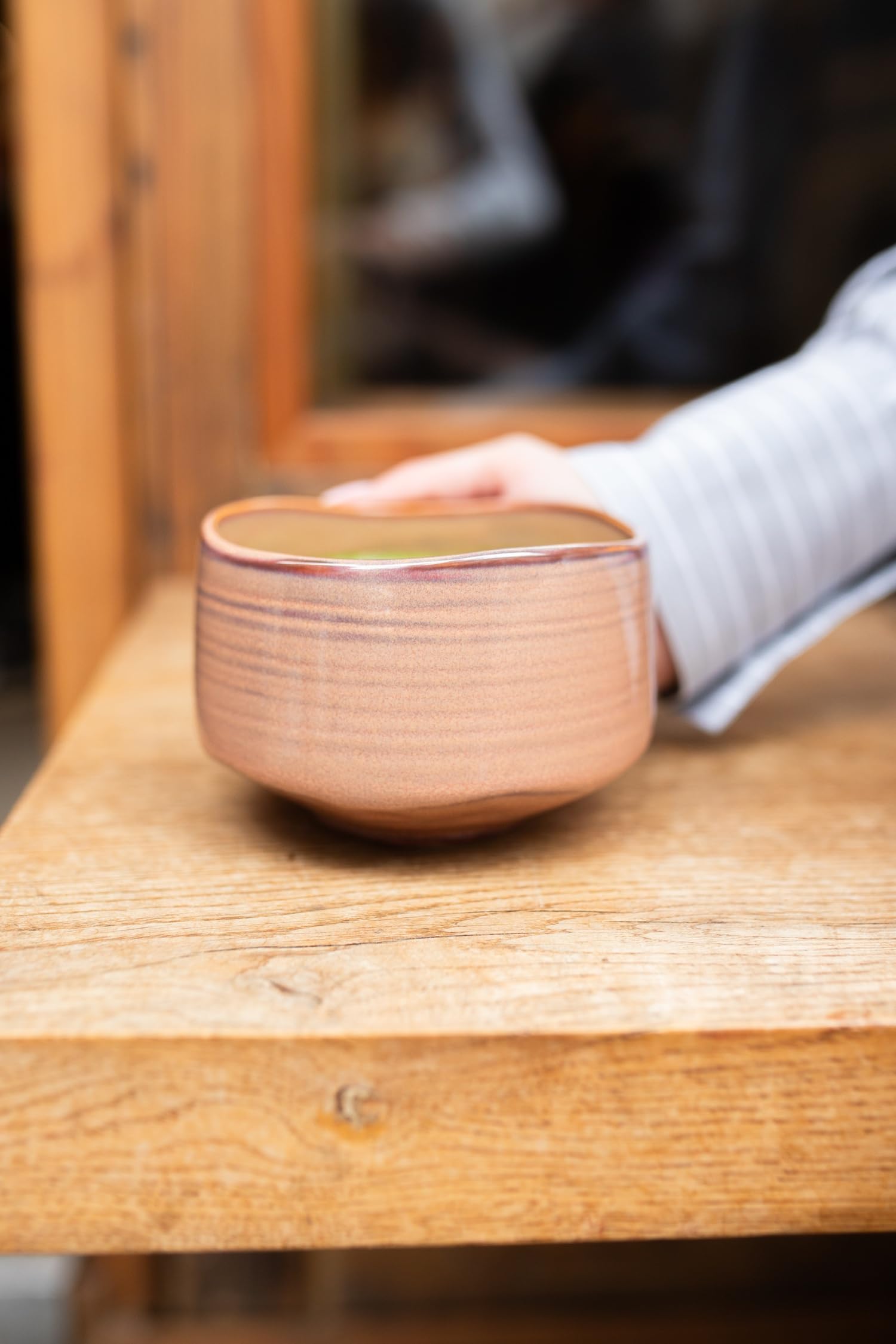 Moya Bio Set de Té Matcha Japonés | 30g Grado Ceremonial (I y II) + Tazón Marrón + Batidor de Bambú + Soporte + Cuchara | Set Tradicional Completo de Matcha | Regalo Elegante