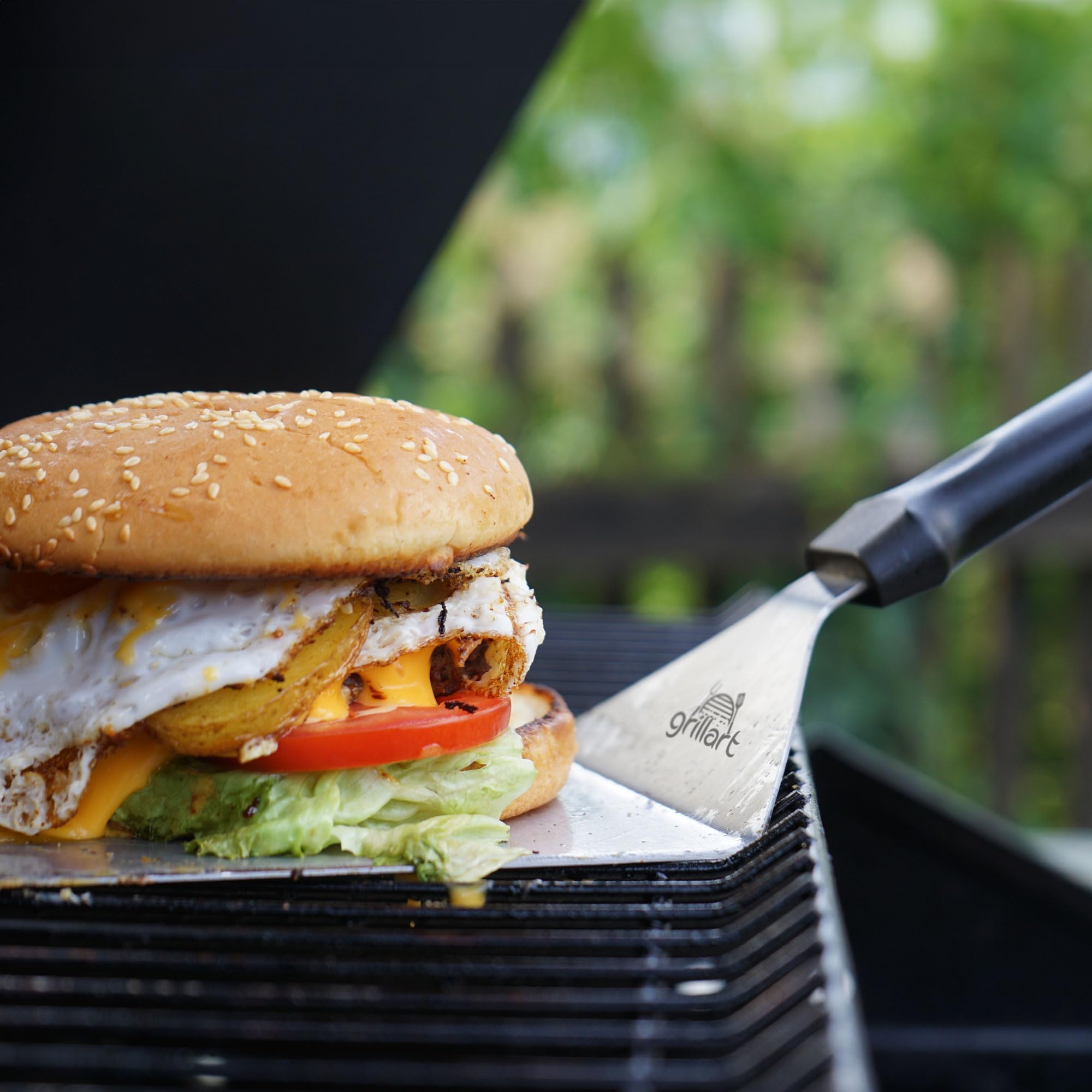 grillart® Premium Grillspachtel Set aus hochwertigem Edelstahl für Smashed Burger inkl. 30 Stk Burgerpapier – Grillspachtel für Plancha & Teppanyaki – Grillwender aus Edelstahl – ideale Grillzubehör