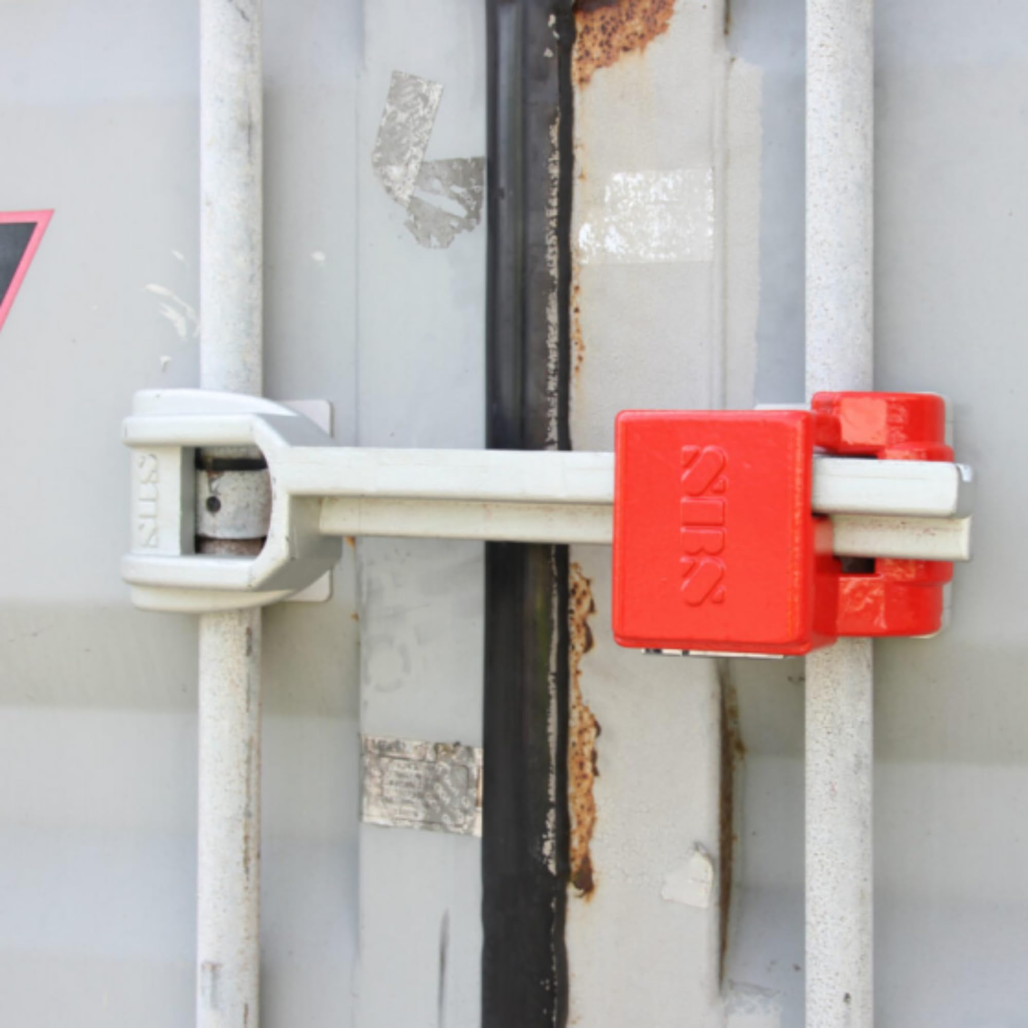 PVS, Zabezp. SBS COBRA, Kłódka ABLOY PL358, Reg. 230-460 mm, Czerwona | Stal ocynkowana, Regulacja 230-460 mm, Kłódka ABLOY PL358 EN kl.5, Do kontenerów i naczep prętowych, Szybki montaż, Czerwona