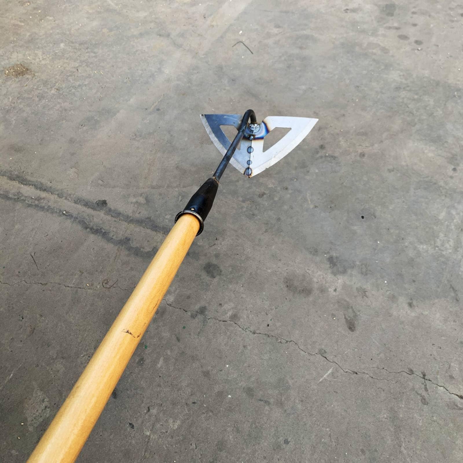 Houe de Jardinage Acier Outil Désherbage Ameublissement Creusement Tête Creuse Résistance Ergonomique Forgée Idéale pour Entretien Potager Travail Agricole Soin Plantation Familiale, Noir