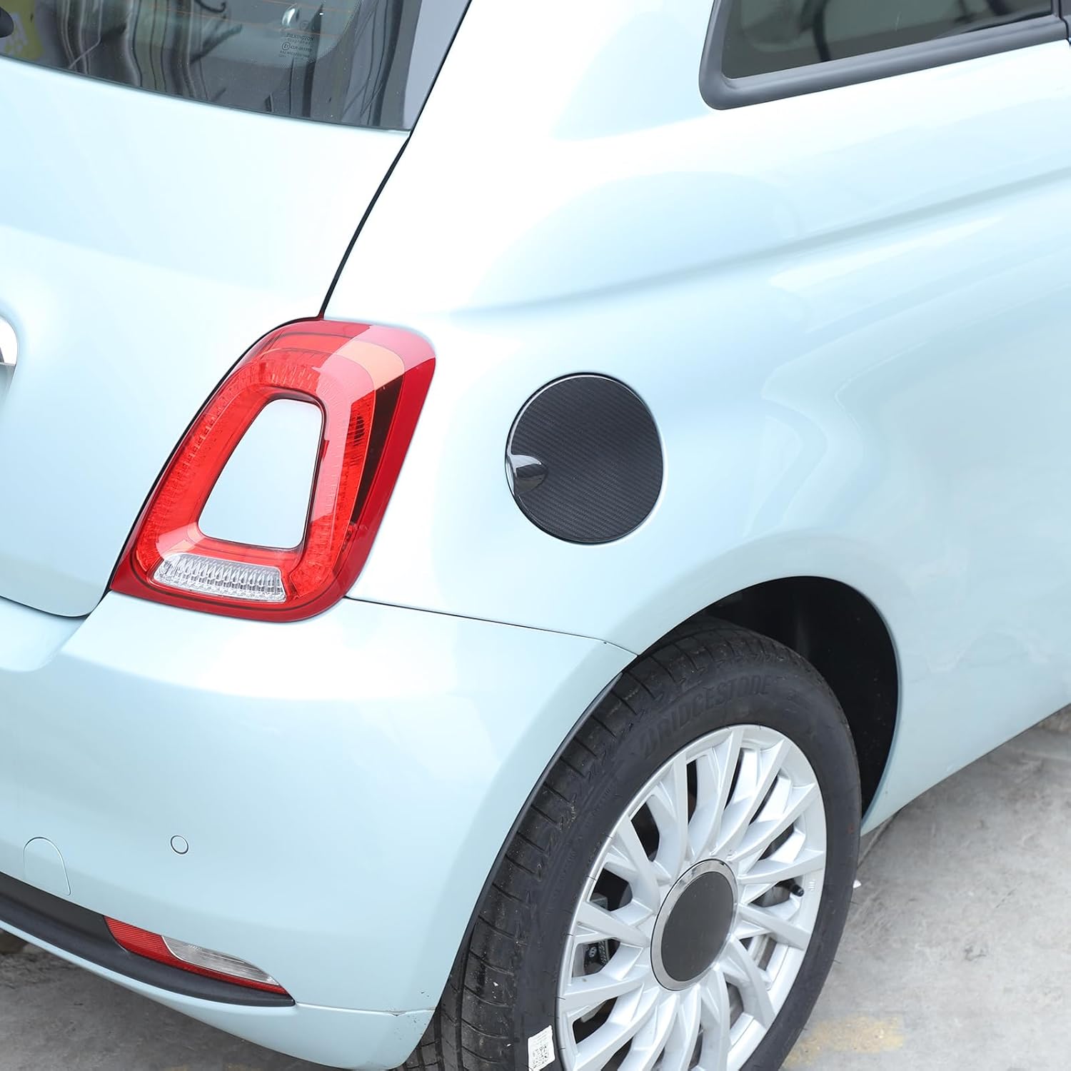 Car Gas Fuel Tank Cap Cover Trim Compatible with Fiat 500 2016-2025 Accessories, Fuel Tank Door Cover, Exterior Fuel Tank Cover, Oil Gas Cap Door Trim Protector, Dry Carbon Fiber (Black)