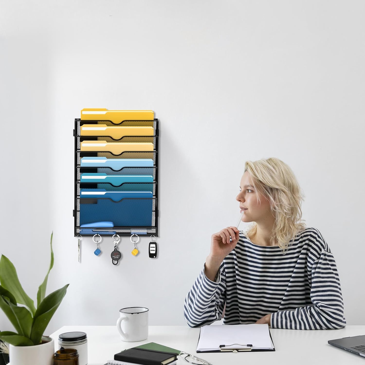 7-stöckiger Wand Zeitungshalter, Wandorganizer Büro, Metall Prospekthalter, Montage erforderlich, A4 Dokumentenablage Mit Haken, Schwarz