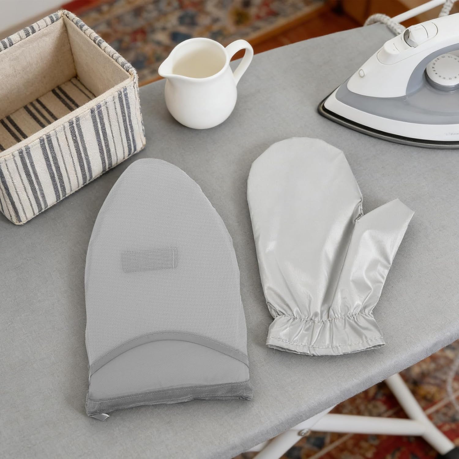 Amosfun Heat Resistant Garment Steamer Glove with Portable Design and Steam-proof Material, Handheld Ironing Board Accessory for Clothes Steaming and Travel Use, Size 23x16x2cm