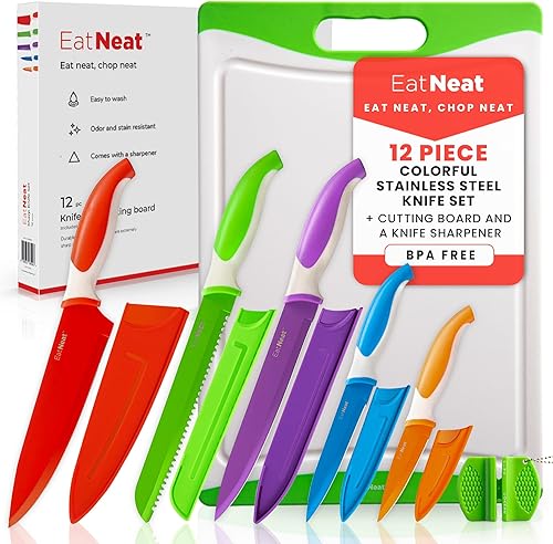 EatNeat Juego de cuchillos de cocina de colores de 12 piezas, 5 cuchillos de acero inoxidable con vainas de colores, tabla de cortar y un afilador,